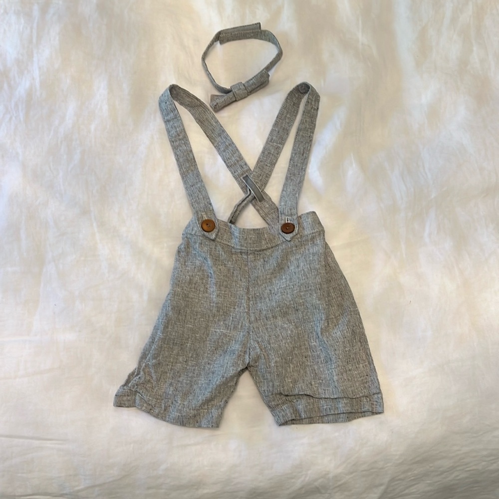 Vintage style Childrens suspenders shorts with bowtie. Handmade with linen.